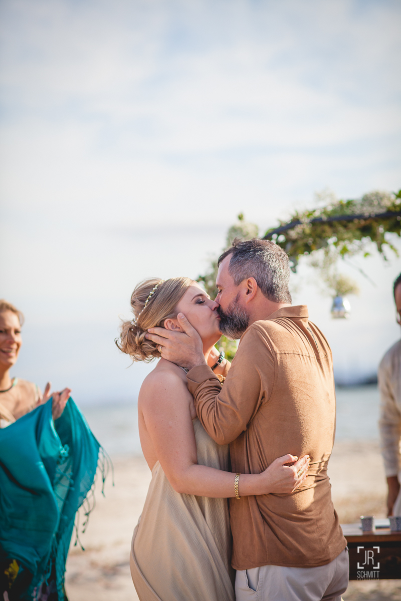 O primeiro beijo como marido e mulher