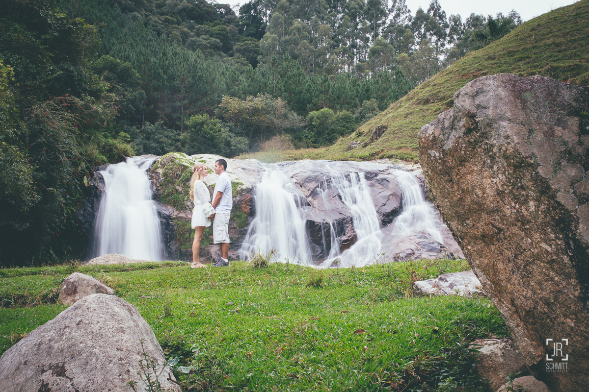 fotografia na cachoeira, sessão pré-casamento