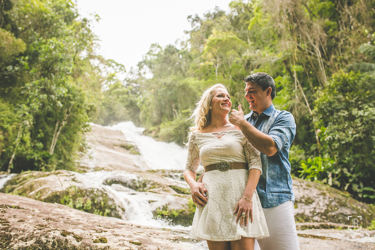 sessão de fotos na cachoeira em são bonifácio