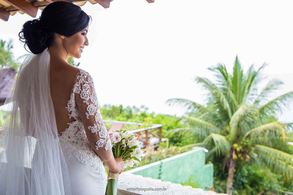 noiva e a chuva casar na chuva noiva em trancoso casamento na praia sotter fotografia fotografo de casamento trancoso fotografo em arraial dajuda