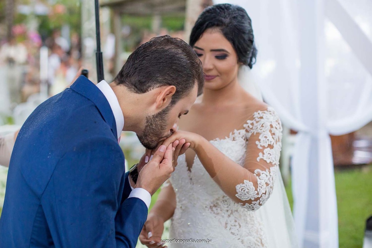 beijando a mao casamento sotter fotografia fotografo de casamento trancoso