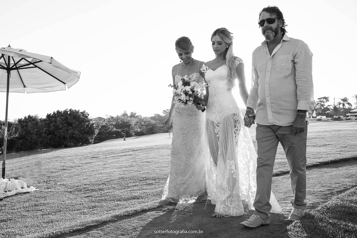 a noiva e os pais por sotter fotografia fotografo de casamento em trancoso casar em trancoso