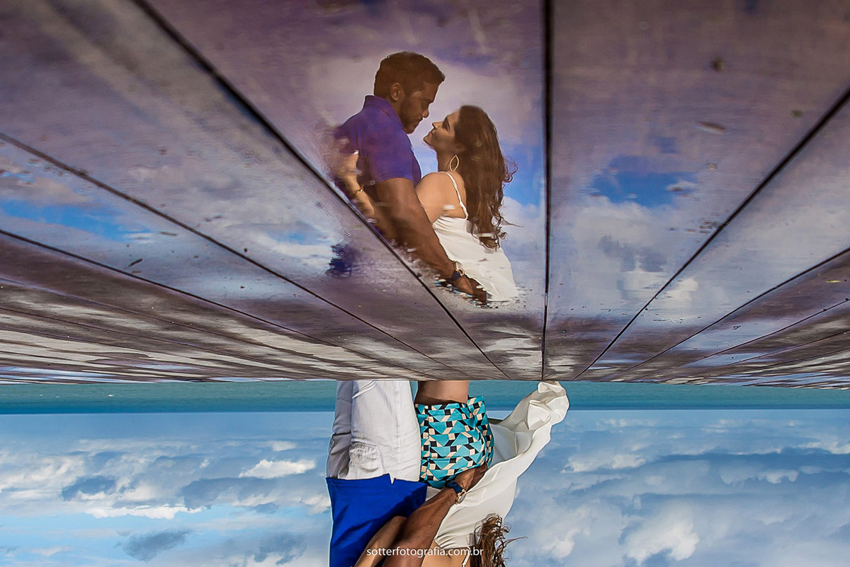 reflexo do casal na agua sotter fotografia casamento em trancoso
