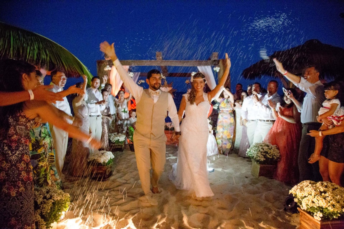 noiva,maquiagem noiva,cabelo de noiva,vestido de noiva,make, wedding,sapato de noiva,making off,dia de noiva,festa,wedding brasil,casamento arraial dajuda,casamento praia,casando na praia,casar na bahia,casar na praia, ,chuva de arroz,casamento com arroz,