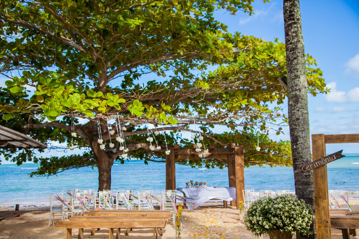 casamento, casar na praia , casando na praia, lapis de noiva , vestido de noiva, veu de noiva, arraial dajuda, casar em arraial dajuda casar na bahia , wedding, casar na praia, sim no altar, casei, noiva, noivo,pagens, decoracao de casamento, emoça