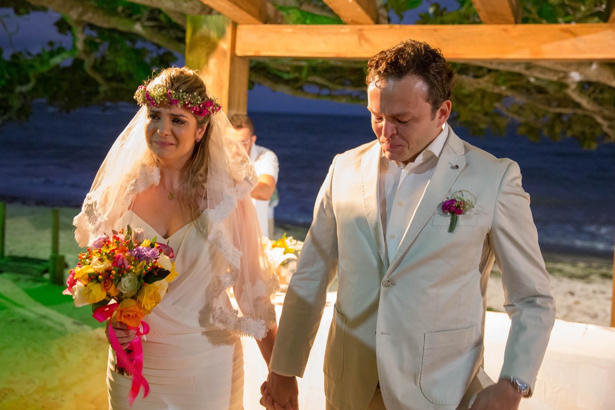 casamento, casar na praia , casando na praia, lapis de noiva , vestido de noiva, veu de noiva, arraial dajuda, casar em arraial dajuda casar na bahia , wedding, casar na praia, sim no altar, casei, noiva, noivo,pagens, decoracao de casamento, emoça