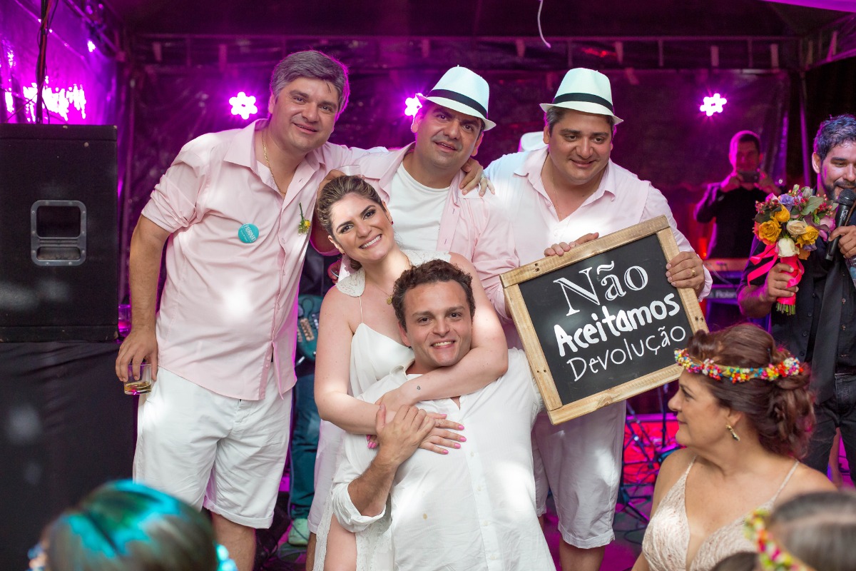 casamento, casar na praia , casando na praia, lapis de noiva , vestido de noiva, veu de noiva, arraial dajuda, casar em arraial dajuda casar na bahia , wedding, casar na praia, sim no altar, casei, noiva, noivo,pagens, decoracao de casamento, emoça