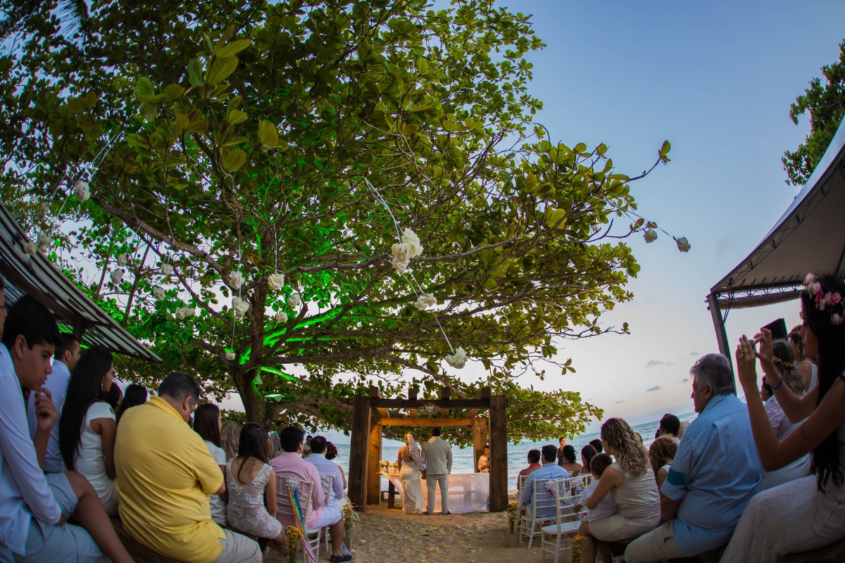 casamento, casar na praia , casando na praia, lapis de noiva , vestido de noiva, veu de noiva, arraial dajuda, casar em arraial dajuda casar na bahia , wedding, casar na praia, sim no altar, casei, noiva, noivo,pagens, decoracao de casamento, emoça