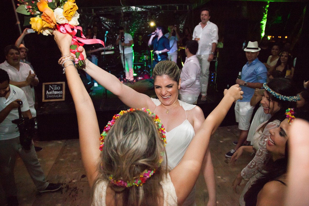 casamento, casar na praia , casando na praia, lapis de noiva , vestido de noiva, veu de noiva, arraial dajuda, casar em arraial dajuda casar na bahia , wedding, casar na praia, sim no altar, casei, noiva, noivo,pagens, decoracao de casamento, emoça