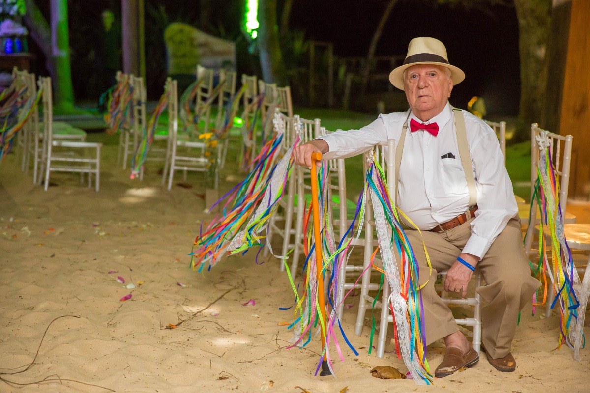 casamento, casar na praia , casando na praia, lapis de noiva , vestido de noiva, veu de noiva, arraial dajuda, casar em arraial dajuda casar na bahia , wedding, casar na praia, sim no altar, casei, noiva, noivo,pagens, decoracao de casamento, emoça