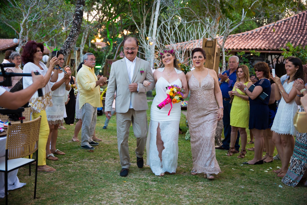 casamento, casar na praia , casando na praia, lapis de noiva , vestido de noiva, veu de noiva, arraial dajuda, casar em arraial dajuda casar na bahia , wedding, casar na praia, sim no altar, casei, noiva, noivo,pagens, decoracao de casamento, emoça