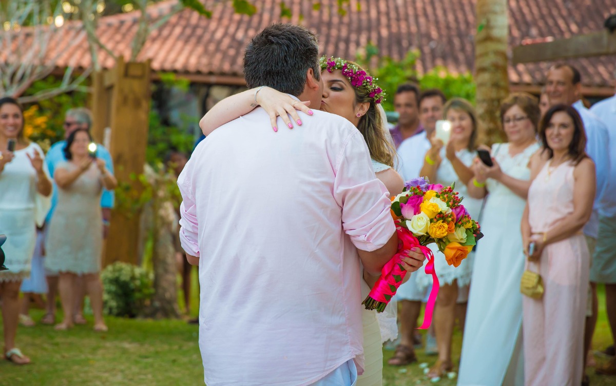 casamento, casar na praia , casando na praia, lapis de noiva , vestido de noiva, veu de noiva, arraial dajuda, casar em arraial dajuda casar na bahia , wedding, casar na praia, sim no altar, casei, noiva, noivo,pagens, decoracao de casamento, emoça