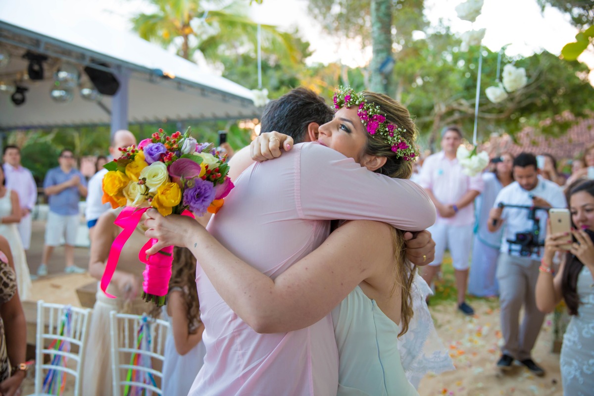 casamento, casar na praia , casando na praia, lapis de noiva , vestido de noiva, veu de noiva, arraial dajuda, casar em arraial dajuda casar na bahia , wedding, casar na praia, sim no altar, casei, noiva, noivo,pagens, decoracao de casamento, emoça