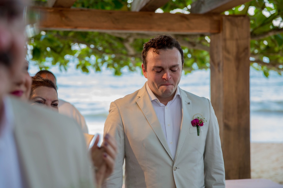 casamento, casar na praia , casando na praia, lapis de noiva , vestido de noiva, veu de noiva, arraial dajuda, casar em arraial dajuda casar na bahia , wedding, casar na praia, sim no altar, casei, noiva, noivo,pagens, decoracao de casamento, emoça