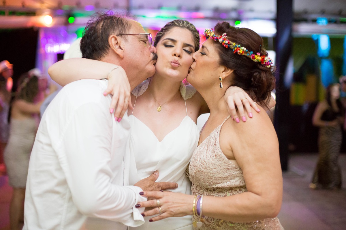 casamento, casar na praia , casando na praia, lapis de noiva , vestido de noiva, veu de noiva, arraial dajuda, casar em arraial dajuda casar na bahia , wedding, casar na praia, sim no altar, casei, noiva, noivo,pagens, decoracao de casamento, emoça