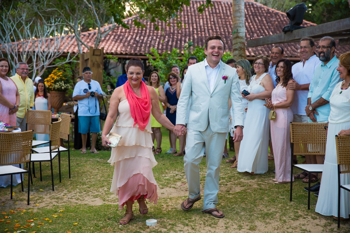 casamento, casar na praia , casando na praia, lapis de noiva , vestido de noiva, veu de noiva, arraial dajuda, casar em arraial dajuda casar na bahia , wedding, casar na praia, sim no altar, casei, noiva, noivo,pagens, decoracao de casamento, emoça
