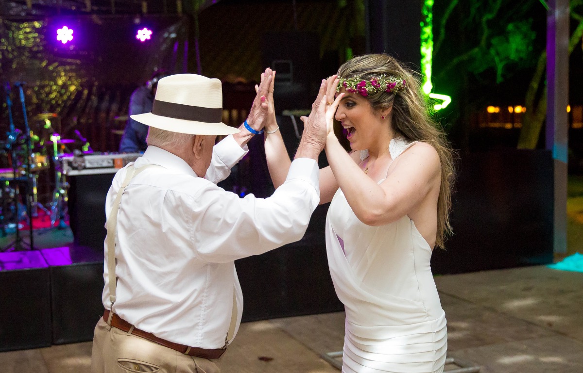 casamento, casar na praia , casando na praia, lapis de noiva , vestido de noiva, veu de noiva, arraial dajuda, casar em arraial dajuda casar na bahia , wedding, casar na praia, sim no altar, casei, noiva, noivo,pagens, decoracao de casamento, emoça
