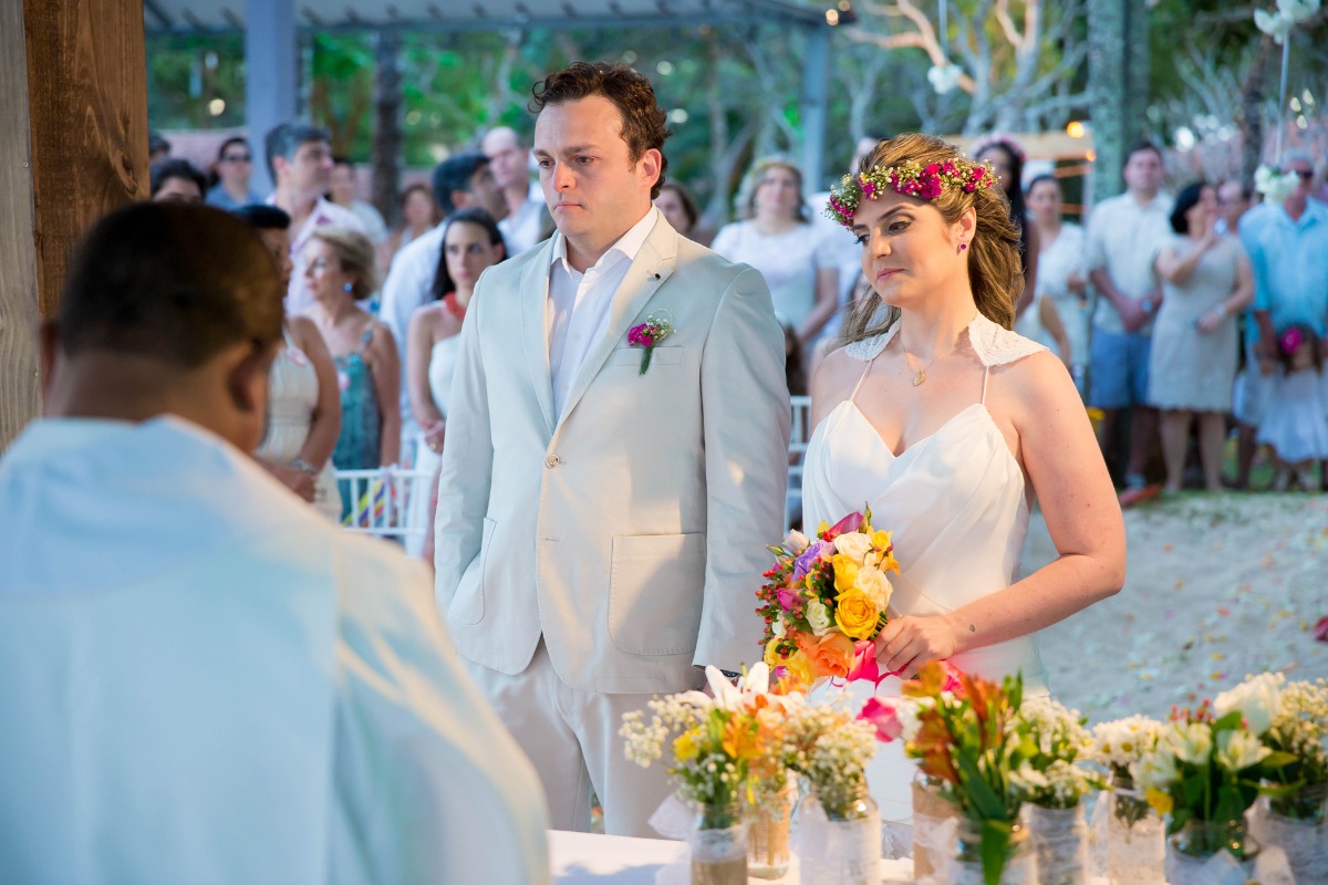 casamento, casar na praia , casando na praia, lapis de noiva , vestido de noiva, veu de noiva, arraial dajuda, casar em arraial dajuda casar na bahia , wedding, casar na praia, sim no altar, casei, noiva, noivo,pagens, decoracao de casamento, emoça