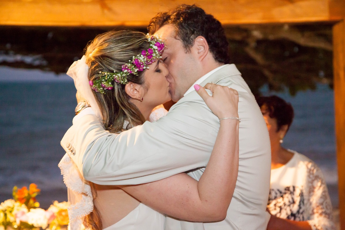 casamento, casar na praia , casando na praia, lapis de noiva , vestido de noiva, veu de noiva, arraial dajuda, casar em arraial dajuda casar na bahia , wedding, casar na praia, sim no altar, casei, noiva, noivo,pagens, decoracao de casamento, emoça