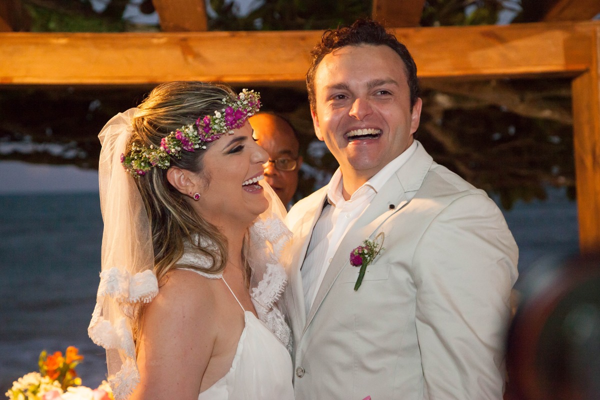 casamento, casar na praia , casando na praia, lapis de noiva , vestido de noiva, veu de noiva, arraial dajuda, casar em arraial dajuda casar na bahia , wedding, casar na praia, sim no altar, casei, noiva, noivo,pagens, decoracao de casamento, emoça