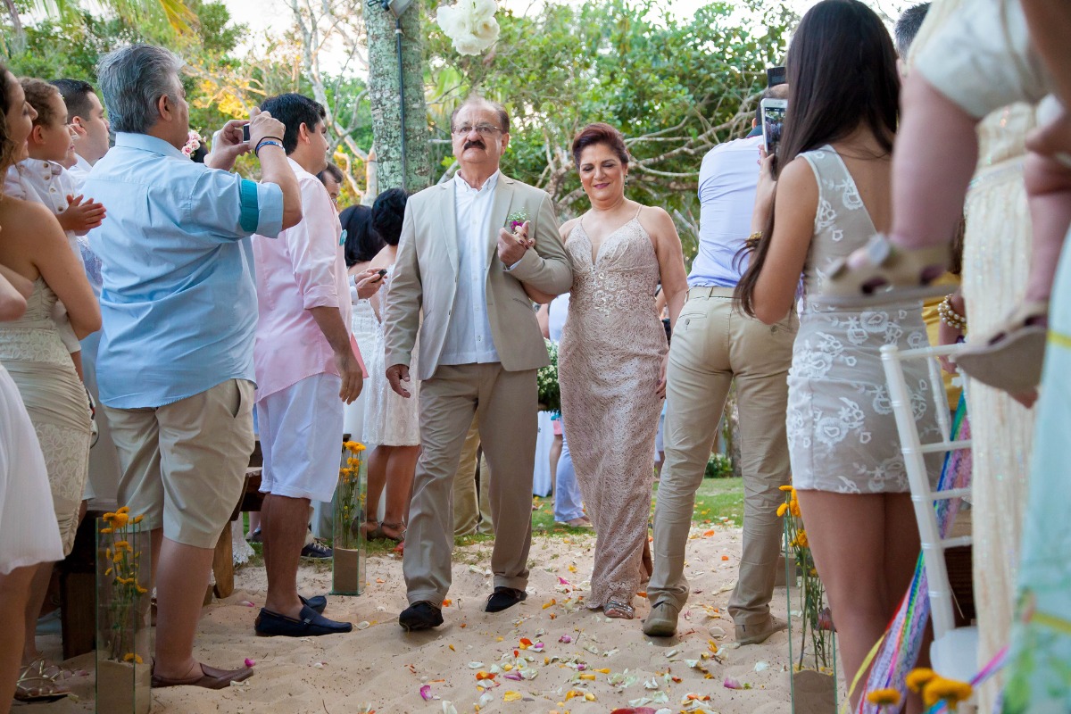 casamento, casar na praia , casando na praia, lapis de noiva , vestido de noiva, veu de noiva, arraial dajuda, casar em arraial dajuda casar na bahia , wedding, casar na praia, sim no altar, casei, noiva, noivo,pagens, decoracao de casamento, emoça