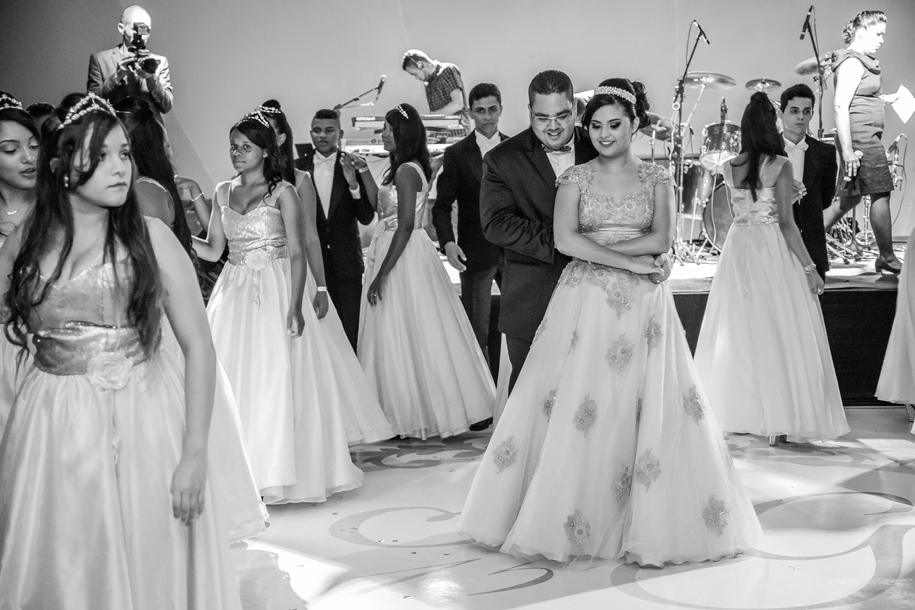 15 anos , debutante, vestido 15 anos, vestido debutante , defleur decoracoes , sotter fotografia , eunapolis, trancoso, arraial, porto seguro, sao joao do paraiso, bahia , festa , luxo , festa vermelha, debutante de vermelho, debutante com tres vestidos,