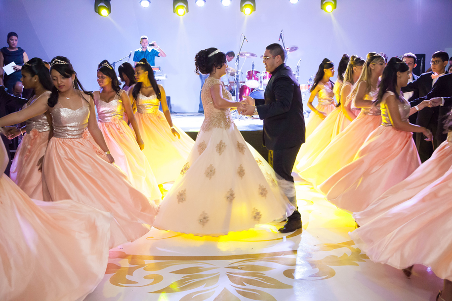 15 anos , debutante, vestido 15 anos, vestido debutante , defleur decoracoes , sotter fotografia , eunapolis, trancoso, arraial, porto seguro, sao joao do paraiso, bahia , festa , luxo , festa vermelha, debutante de vermelho, debutante com tres vestidos,