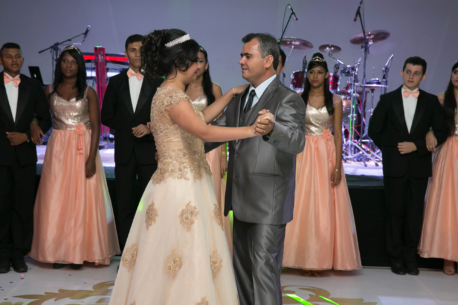 15 anos , debutante, vestido 15 anos, vestido debutante , defleur decoracoes , sotter fotografia , eunapolis, trancoso, arraial, porto seguro, sao joao do paraiso, bahia , festa , luxo , festa vermelha, debutante de vermelho, debutante com tres vestidos,