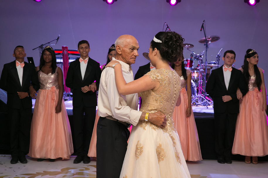 15 anos , debutante, vestido 15 anos, vestido debutante , defleur decoracoes , sotter fotografia , eunapolis, trancoso, arraial, porto seguro, sao joao do paraiso, bahia , festa , luxo , festa vermelha, debutante de vermelho, debutante com tres vestidos,