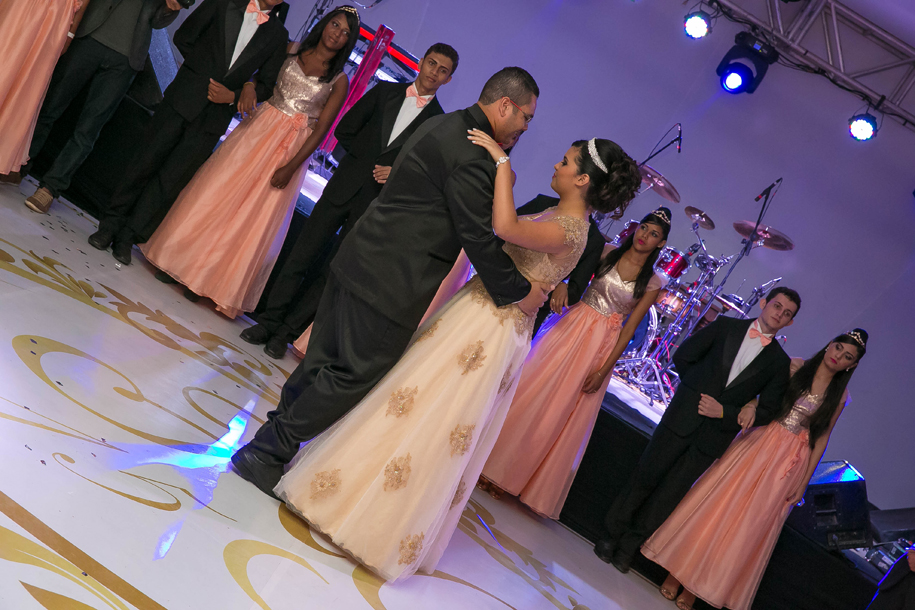 15 anos , debutante, vestido 15 anos, vestido debutante , defleur decoracoes , sotter fotografia , eunapolis, trancoso, arraial, porto seguro, sao joao do paraiso, bahia , festa , luxo , festa vermelha, debutante de vermelho, debutante com tres vestidos,