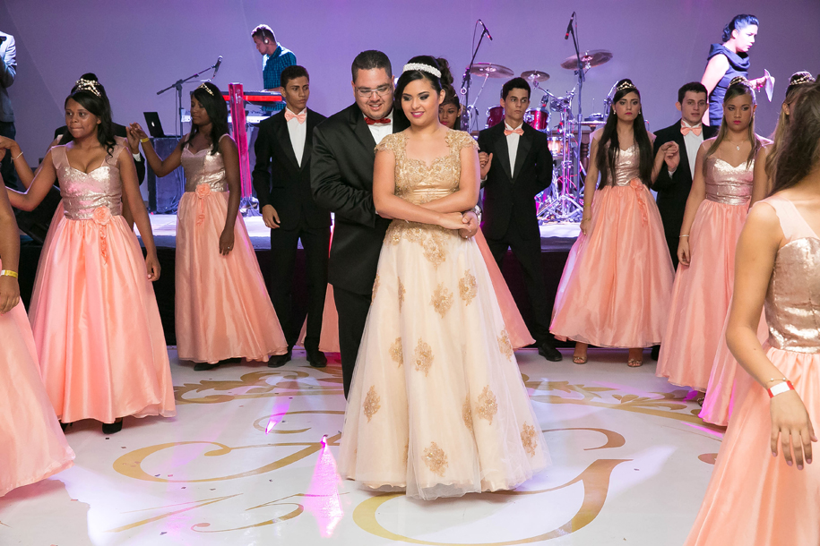15 anos , debutante, vestido 15 anos, vestido debutante , defleur decoracoes , sotter fotografia , eunapolis, trancoso, arraial, porto seguro, sao joao do paraiso, bahia , festa , luxo , festa vermelha, debutante de vermelho, debutante com tres vestidos,