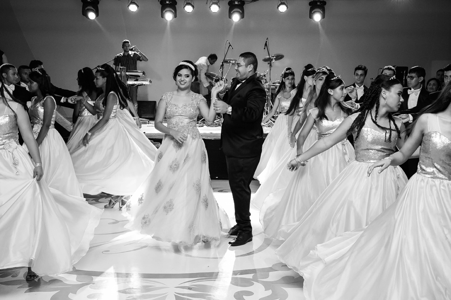 15 anos , debutante, vestido 15 anos, vestido debutante , defleur decoracoes , sotter fotografia , eunapolis, trancoso, arraial, porto seguro, sao joao do paraiso, bahia , festa , luxo , festa vermelha, debutante de vermelho, debutante com tres vestidos,