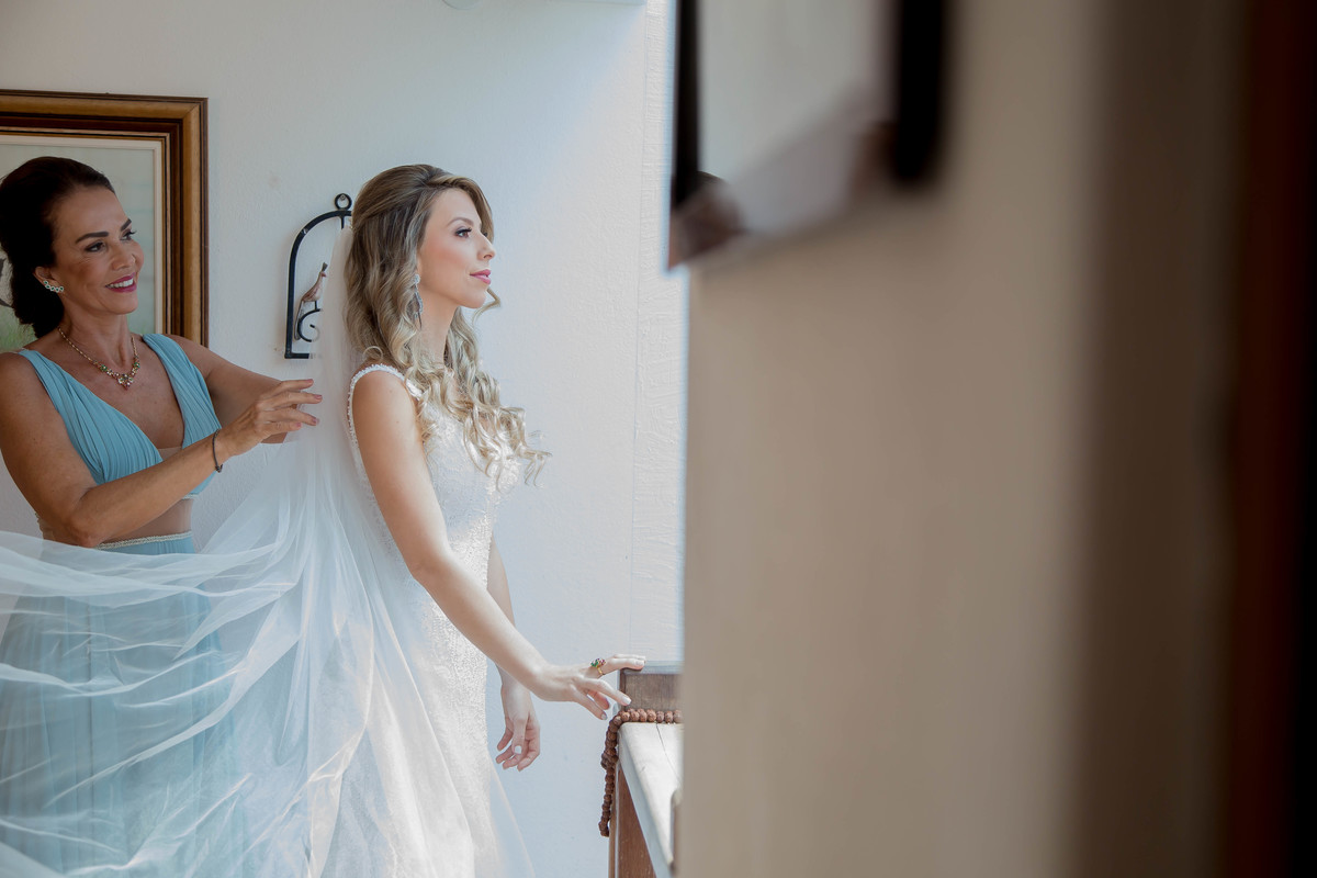 arraial d´ajuda, casar na bahia, casar em arraial d´ajuda, vestido de noiva, véu de noiva, igreja do arraial, decoração , defleur decorações , guta gula , patricia galvão , vestido de noiva, véu