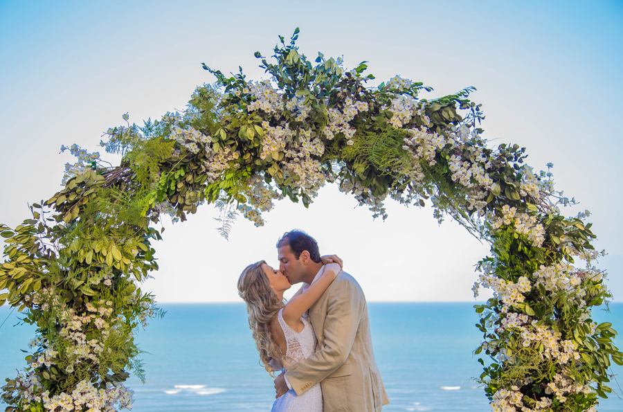 arraial d´ajuda, casar na bahia, casar em arraial d´ajuda, vestido de noiva, véu de noiva, igreja do arraial, decoração , defleur decorações , guta gula , patricia galvão , vestido de noiva, véu