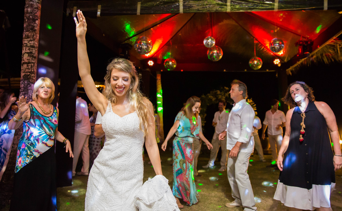 arraial d´ajuda, casar na bahia, casar em arraial d´ajuda, vestido de noiva, véu de noiva, igreja do arraial, decoração , defleur decorações , guta gula , patricia galvão , vestido de noiva, véu