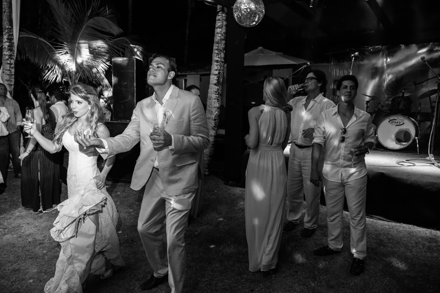 arraial d´ajuda, casar na bahia, casar em arraial d´ajuda, vestido de noiva, véu de noiva, igreja do arraial, decoração , defleur decorações , guta gula , patricia galvão , vestido de noiva, véu