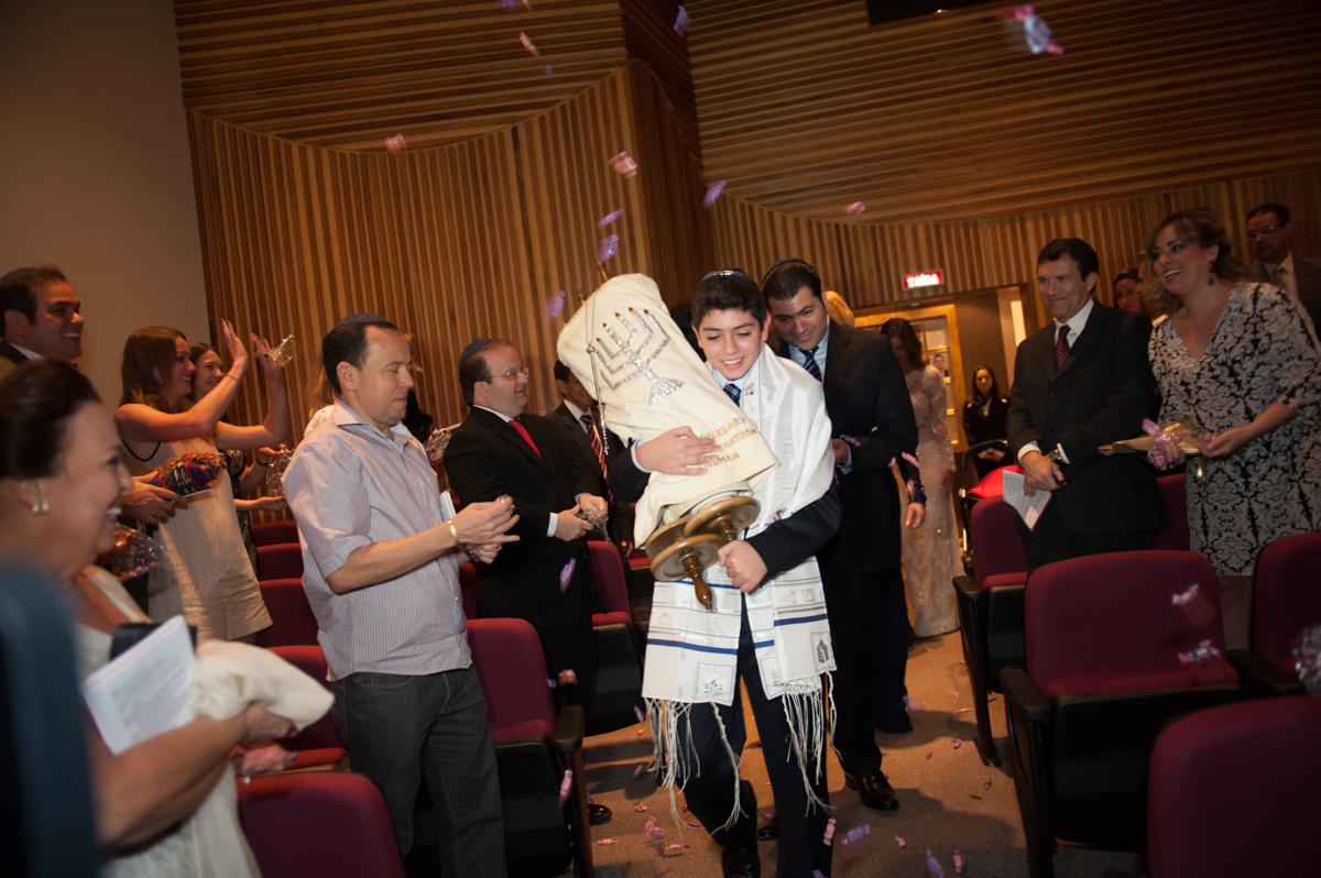 Momento emocionante Bar MitzVah do Alberto Abravanel - Fotografia de BarMitzvah feitas pela GeniPhoto - Fotografia de Bat MItzvah em São Paulo SP