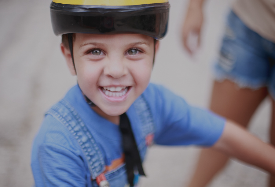 Fotos de criança, criança, life style, fotos de família, nara correa fotografia, nara correa, brincadeira de criança, ar livre, fotos ao ar livre, a vida como ela é, feliz