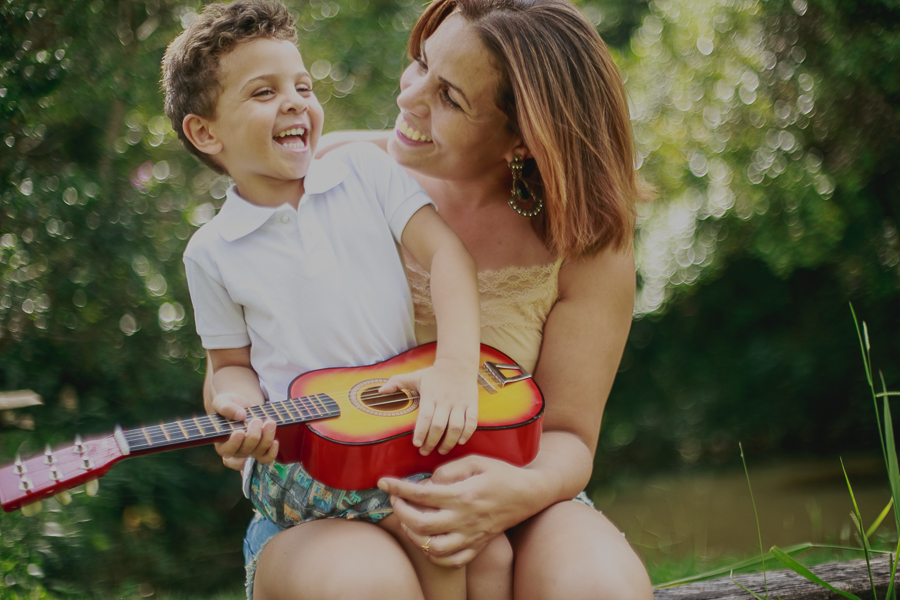 Fotos de criança, criança, life style, fotos de família, nara correa fotografia, nara correa, brincadeira de criança, ar livre, fotos ao ar livre, a vida como ela é, feliz