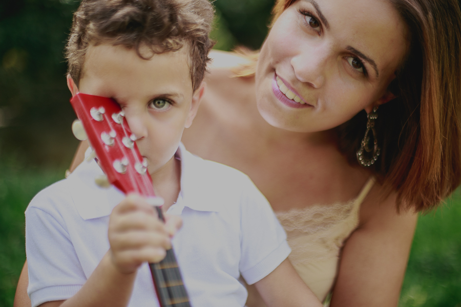Fotos de criança, criança, life style, fotos de família, nara correa fotografia, nara correa, brincadeira de criança, ar livre, fotos ao ar livre, a vida como ela é, feliz