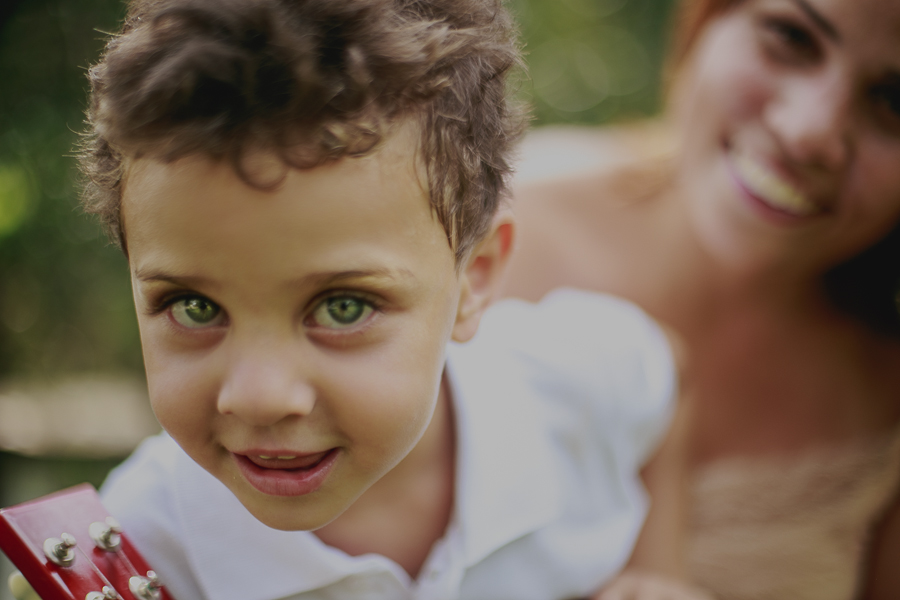 Fotos de criança, criança, life style, fotos de família, nara correa fotografia, nara correa, brincadeira de criança, ar livre, fotos ao ar livre, a vida como ela é, feliz