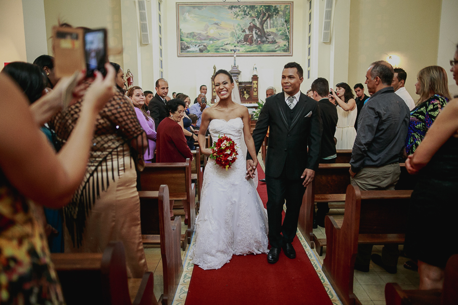 Casamento em Caeté, casamento, casamento Igreja, casamento igreja São Francisco de Asiss, São Francisco de Asis, noiva, noivos, making, lindos, casamento do ano, sapato vermelho, vestido lindo, Caeté,