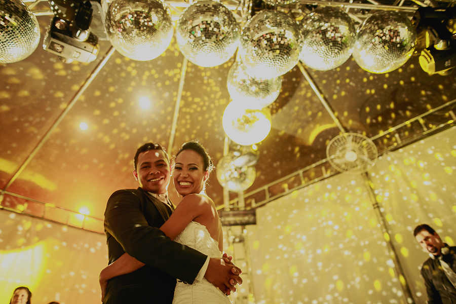 Casamento em Caeté, casamento, casamento Igreja, casamento igreja São Francisco de Asiss, São Francisco de Asis, noiva, noivos, making, lindos, casamento do ano, sapato vermelho, vestido lindo, Caeté,