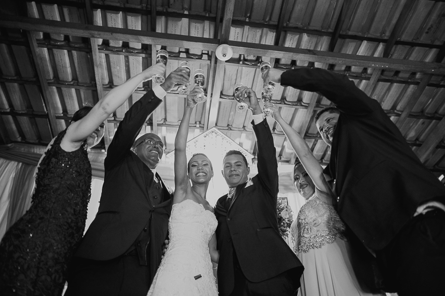 Casamento em Caeté, casamento, casamento Igreja, casamento igreja São Francisco de Asiss, São Francisco de Asis, noiva, noivos, making, lindos, casamento do ano, sapato vermelho, vestido lindo, Caeté,