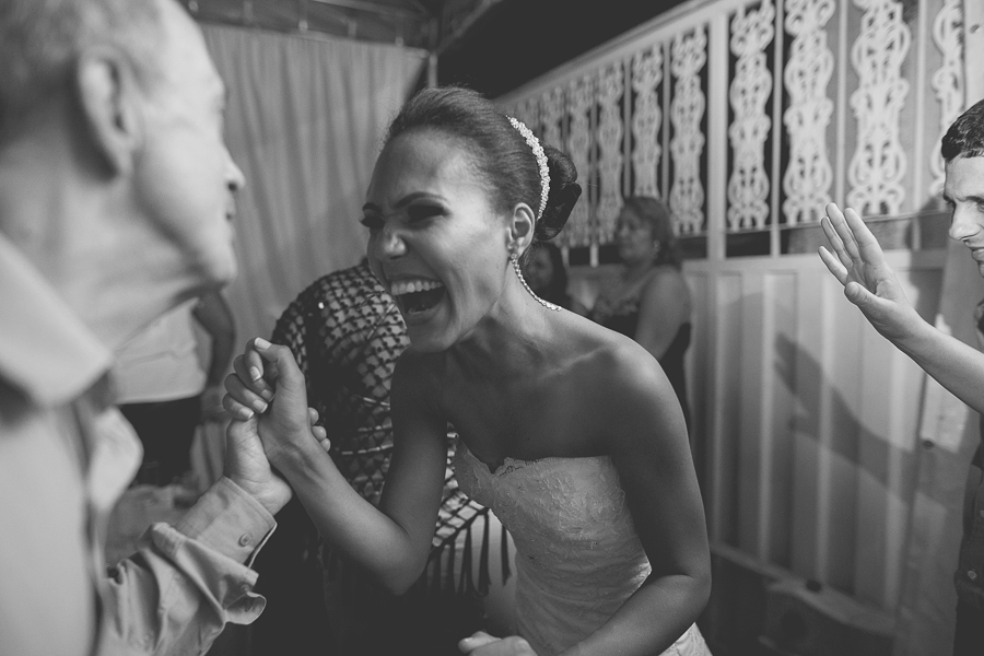 Casamento em Caeté, casamento, casamento Igreja, casamento igreja São Francisco de Asiss, São Francisco de Asis, noiva, noivos, making, lindos, casamento do ano, sapato vermelho, vestido lindo, Caeté,