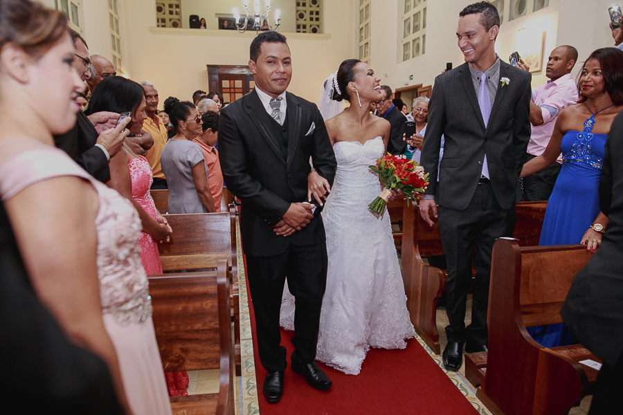 Casamento em Caeté, casamento, casamento Igreja, casamento igreja São Francisco de Asiss, São Francisco de Asis, noiva, noivos, making, lindos, casamento do ano, sapato vermelho, vestido lindo, Caeté,