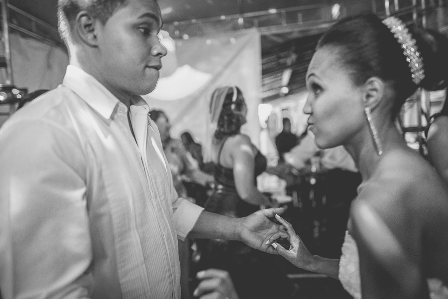 Casamento em Caeté, casamento, casamento Igreja, casamento igreja São Francisco de Asiss, São Francisco de Asis, noiva, noivos, making, lindos, casamento do ano, sapato vermelho, vestido lindo, Caeté,