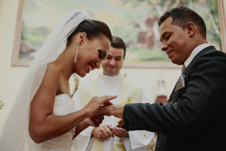 Casamento em Caeté, casamento, casamento Igreja, casamento igreja São Francisco de Asiss, São Francisco de Asis, noiva, noivos, making, lindos, casamento do ano, sapato vermelho, vestido lindo, Caeté,