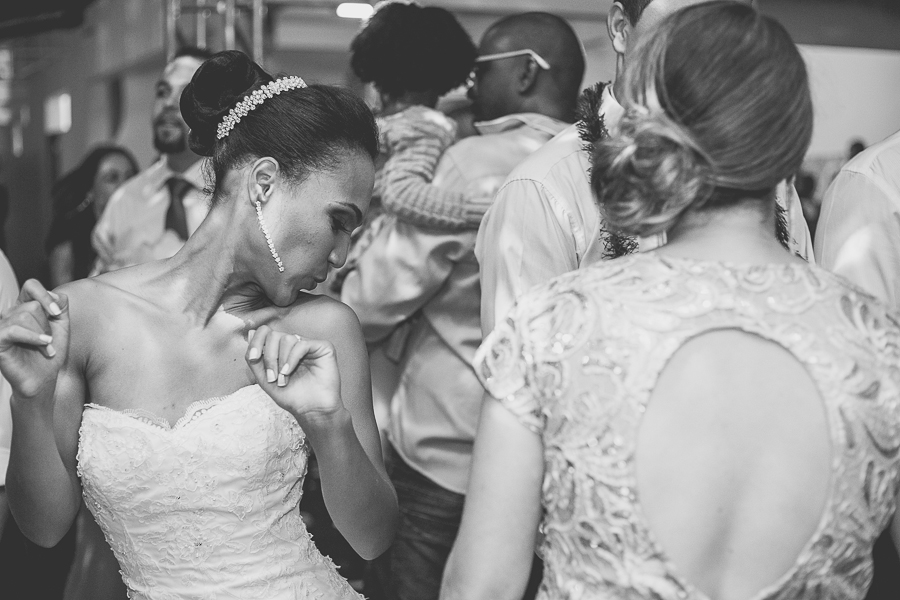 Casamento em Caeté, casamento, casamento Igreja, casamento igreja São Francisco de Asiss, São Francisco de Asis, noiva, noivos, making, lindos, casamento do ano, sapato vermelho, vestido lindo, Caeté,
