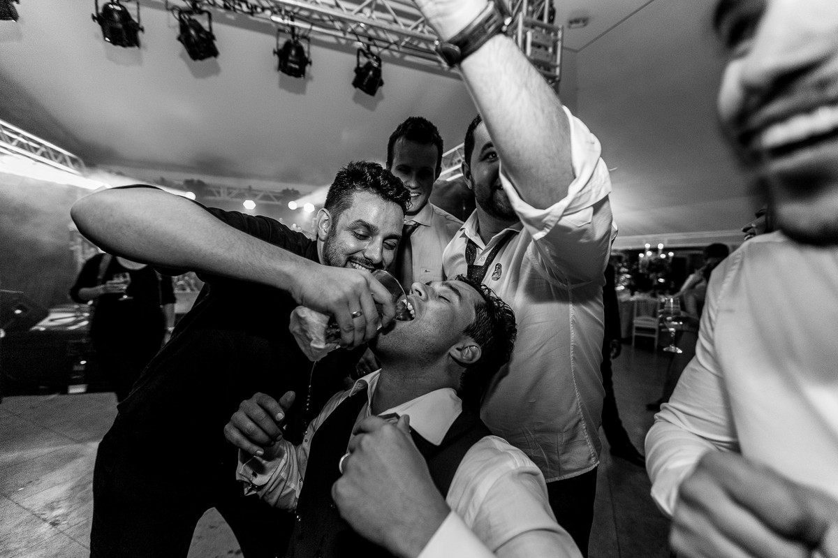 Festa de casamento da Letícia e do Marcus em Brasília. Foto feita pelo fotógrafo de casamento Gabriel Pelaquim.